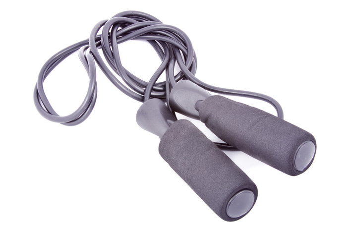 8. Skipping rope adalah antara perlatan home gym yang murah dan membolehkan anda lakukan senaman kardio dalam keselesaan dan keselamatan rumah anda. Tapi pastikan teknik betul. Harga cuma RM72 di http://www.moresales.com.my/catalog/entry/wdqaccan.shtml